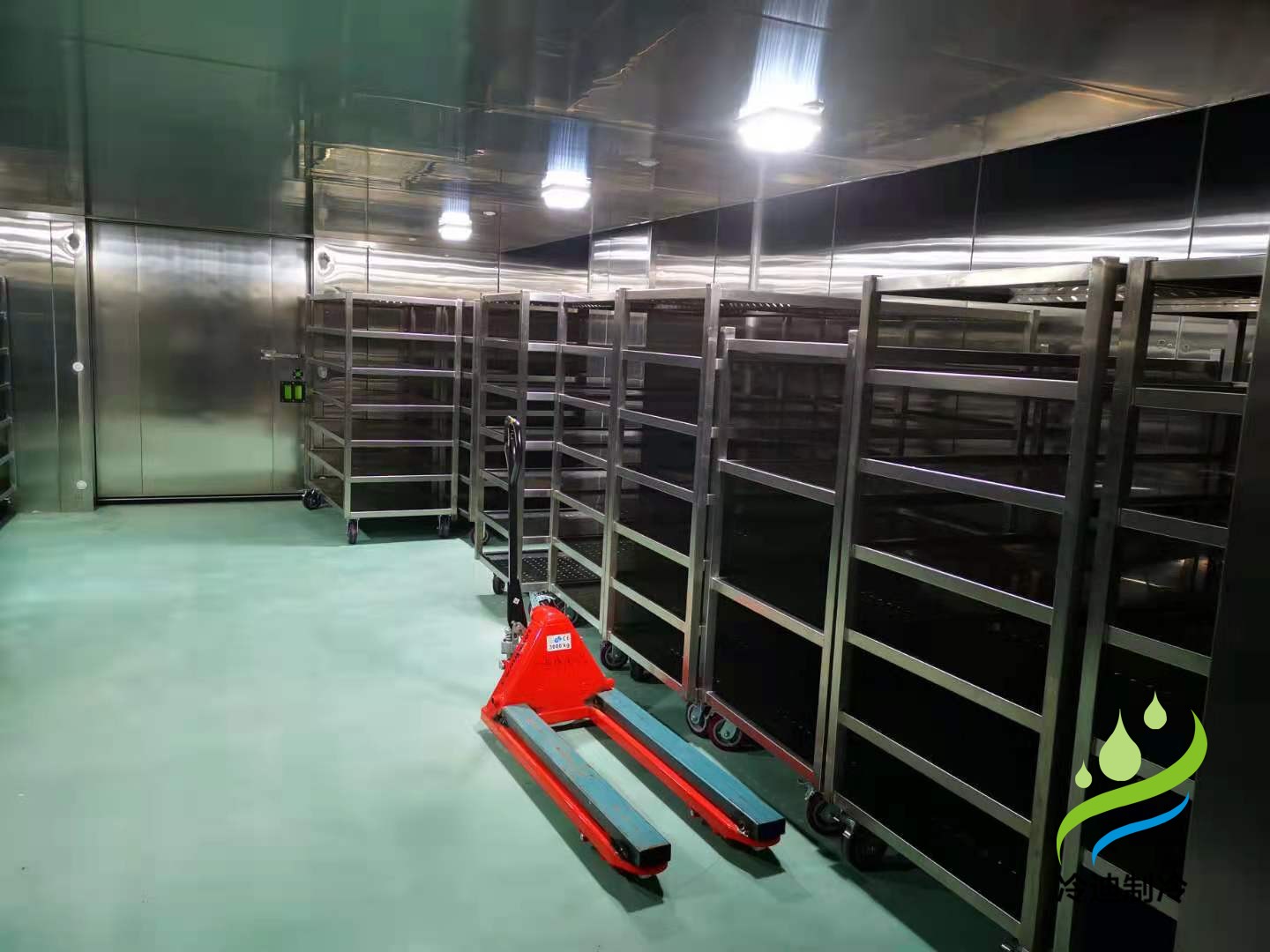 浙江佳時(shí)10000m3大型食品物流冷庫安裝工程